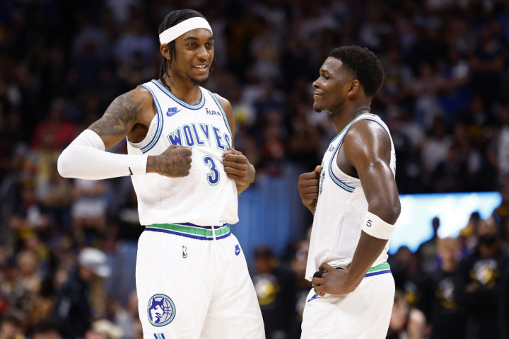 Wolves akan berhadapan dengan Dallas Mavericks di babak Final Wilayah Barat dengan gim pertama akan digelar pada Kamis, 23 Mei 2024. 