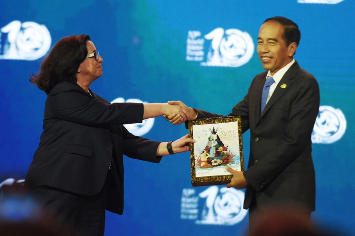 Presiden mengatakan dengan air yang memiliki nilai budaya bagi masyarakat Indonesia, maka tahun ini Forum Air Indonesia ke-10 yang diselenggarakan di Bali, bertema 'Air Bagi Kemakmuran Bersama'.