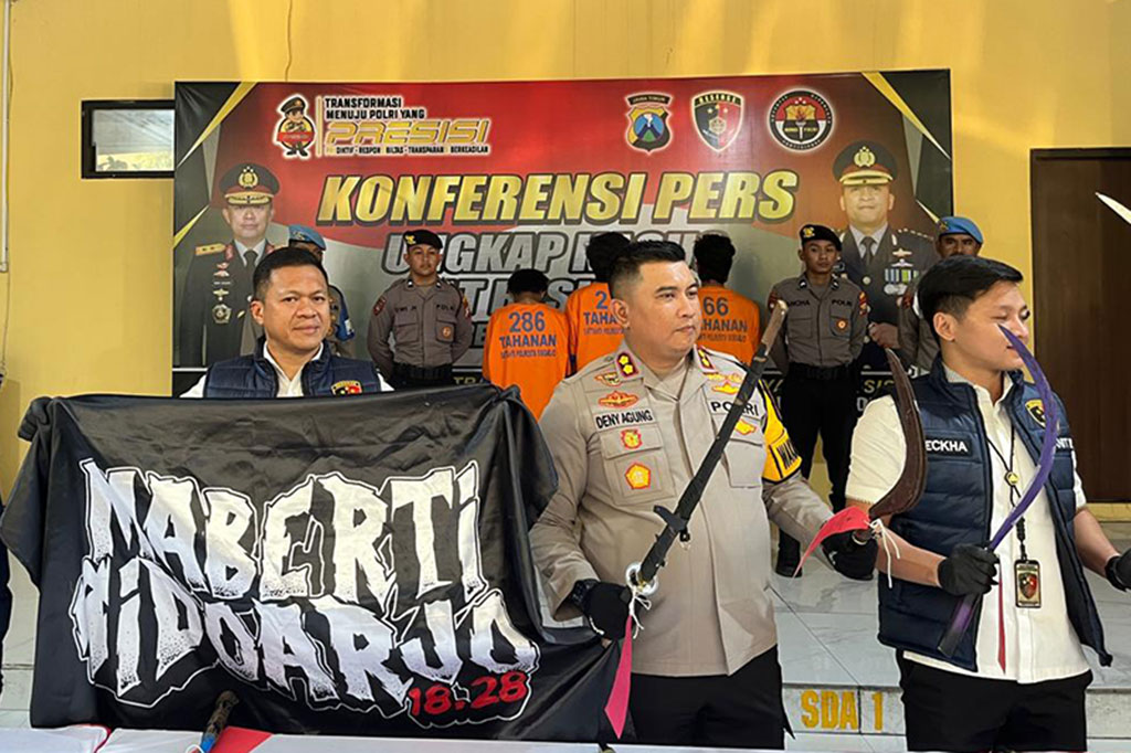 Untuk kepentingan pemeriksaan, tujuh remaja ditetapkan sebagai tersangka dan dilakukan penahanan di Rutan Polresta Sidoarjo. Mereka terancam hukuman penjara 10 tahun sesuai Pasal 2 ayat (1) UU Darurat Nomor 12 tahun 1951.