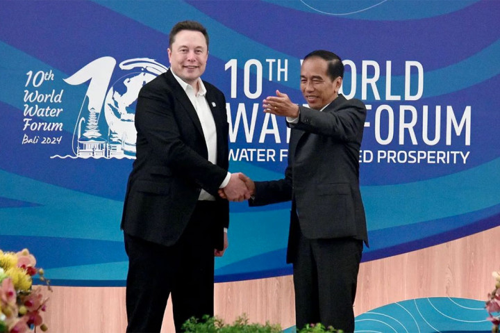 Presiden Joko Widodo (Jokowi) bertemu dengan CEO SpaceX dan Tesla, Elon Musk, di sela Konferensi Tingkat Tinggi (KTT) World Water Forum ke-10 Bali, Senin, 20 Mei 2024, membahas akselerasi transformasi digital hingga potensi pengembangan investasi di Indonesia.