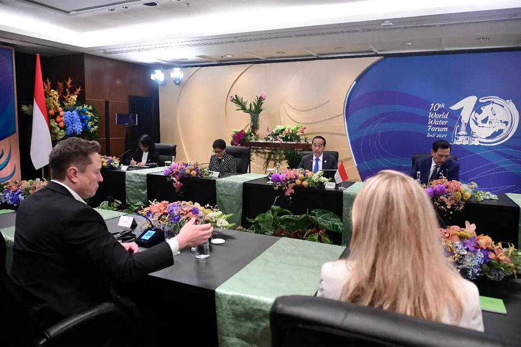 Dalam pertemuan tersebut, Jokowi mengapresiasi Musk atas keikutsertaannya sebagai pembicara di forum tersebut dan membahas pentingnya pengelolaan air. Jokowi juga mengundang Musk untuk mengembangkan lebih lanjut investasinya di Indonesia, yang mencakup perusahaan-perusahaan seperti SpaceX, Tesla, Neuralink, dan Boring.