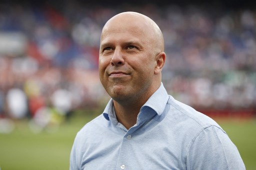 Pendukung meneriakkan nama Slot hampir sepanjang pertandingan sebagai ucapan selamat jalan yang mengharukan saat Feyenoord finis di peringkat kedua di bawah PSV Eindhoven di klasemen Liga Belanda.