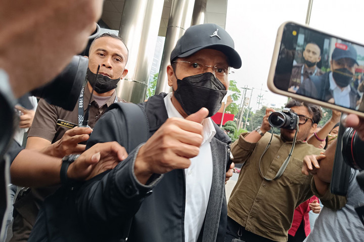 Mantan Kepala Bea Cukai Purwakarta, Jawa Barat, Rahmady Effendy Hutahaean (REH) memilih irit bicara usai diklarifikasi Komisi Pemberantasan Korupsi mengenai kejanggalan Laporan Harta Kekayaan Penyelenggara Negara (LHKPN).