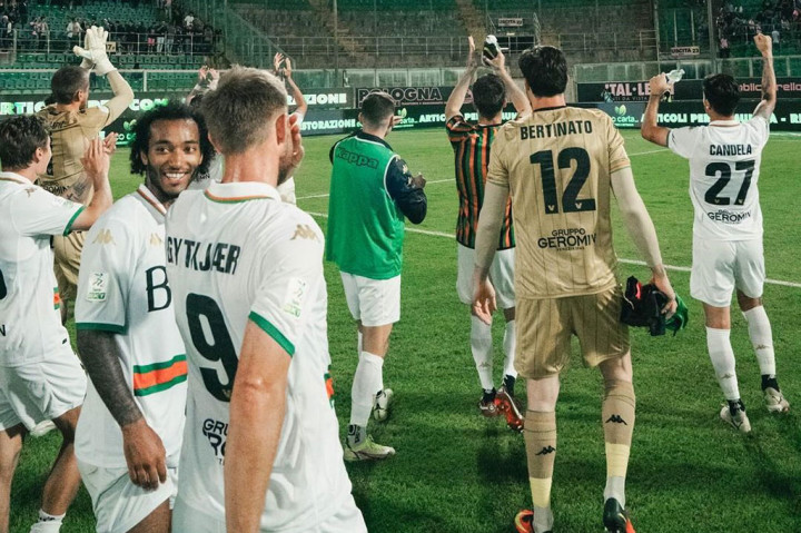 Venezia berhasil mengalahkan Palermo 1-0 pada leg pertama semifinal playoff Serie B 2023/24, Selasa, 21 Mei 2024 dini hari WIB. 