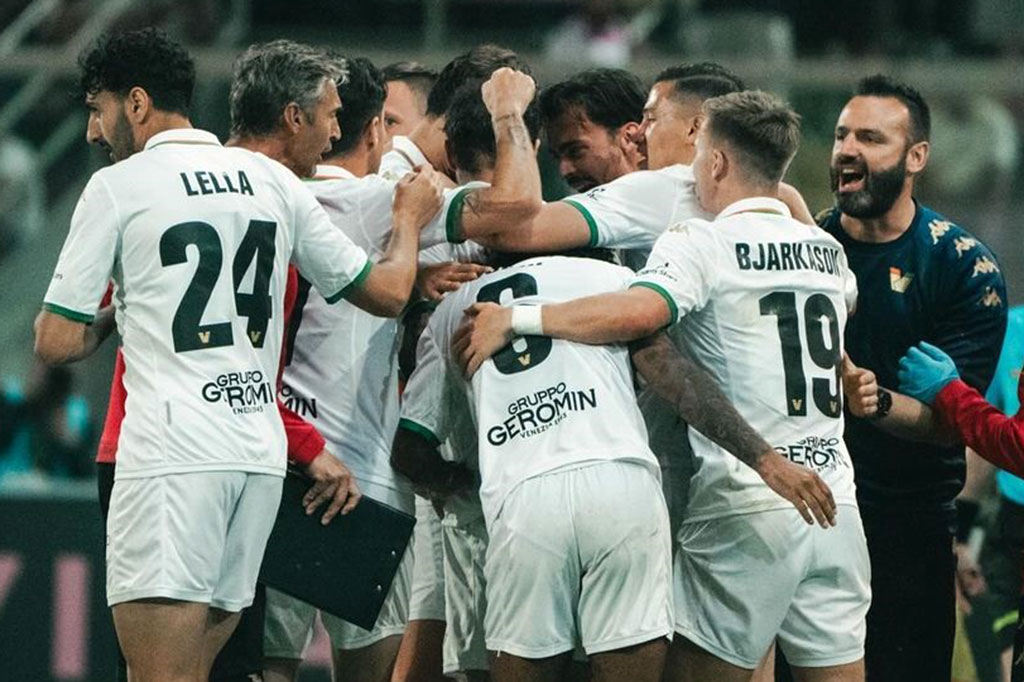 Pada laga tersebut pemain timnas Indonesia Jay Idzes tampil penuh sepanjang pertandingan untuk mengawal barisan pertahanan The Lagunari.