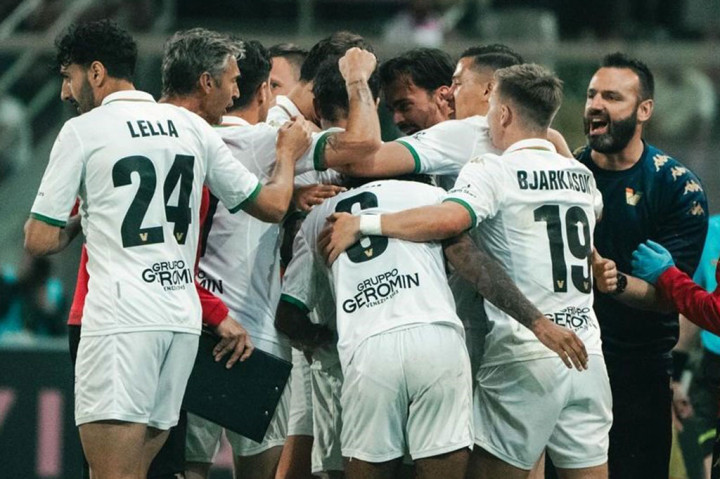 Pada laga tersebut pemain timnas Indonesia Jay Idzes tampil penuh sepanjang pertandingan untuk mengawal barisan pertahanan The Lagunari.