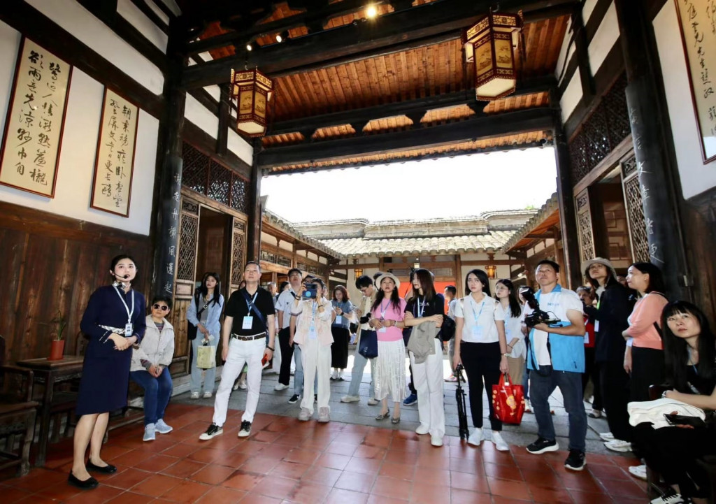 Perwakilan media dari puluhan negara mengikuti 'The 2024 International Digital Media Fuzhou Tour', yang bertujuan untuk mengunjungi dan mempromosikan sumber daya budaya dan pariwisata yang kaya di Fuzhou, serta vitalitas ekonomi digital yang sedang berkembang serta untuk lebih meningkatkan visibilitas dan pengaruh Fuzhou di kancah internasional.