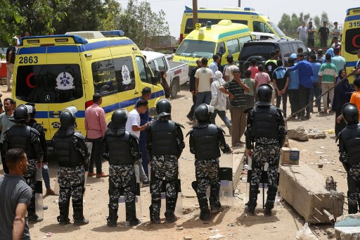 Kendaraan itu tenggelam di Desa Abu Ghalib, sekitar 50 kilometer (31 mil) barat laut ibu kota.