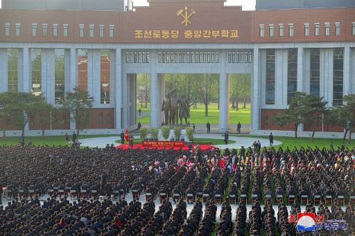 Menurut Kantor Berita Pusat Korea (KCNA), acara pemotongan pita di Sekolah Pelatihan Kader Pusat Partai Pekerja Korea (WPK) di Pyongyang berlangsung pada hari Selasa, 21 Mei 2023. Kunjungan tersebut menyusul kunjungan sebelumnya pada 15 Mei lalu. Ia juga telah memeriksa pembangunannya pada 30 Maret silam.