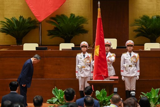 To Lam lahir pada 10 Juli 1957 di komune Nghia Tru di distrik Van Gang di utara Provinsi Hung Yen. Dia menempuh pendidikan di Akademi Keamanan Rakyat sejak Oktober 1974 hingga Juli 1979 dan mulai bekerja di Kementerian Keamanan Publik pada Juli 1979.