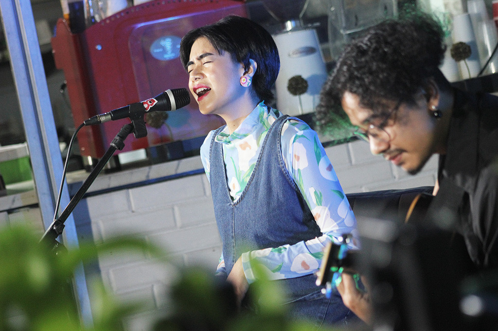 Konser Musik Medcom kembali digelar di Analogy Pastry & Coffee, Kompleks Media Group, Kedoya, Jakarta Barat, Rabu, 22 Mei 2024. Konser kali ini menghadirkan bintang tamu jebolan X Factor Indonesia, yakni Inis.