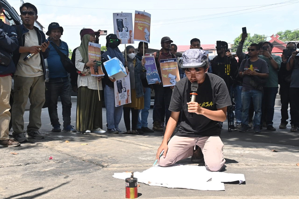 Koordiantor aksi, Muhammad Idris menegaskan jika aksi yang digelar menjadi respons keras jurnalis di daerah terhadap RUU penyiaran. 