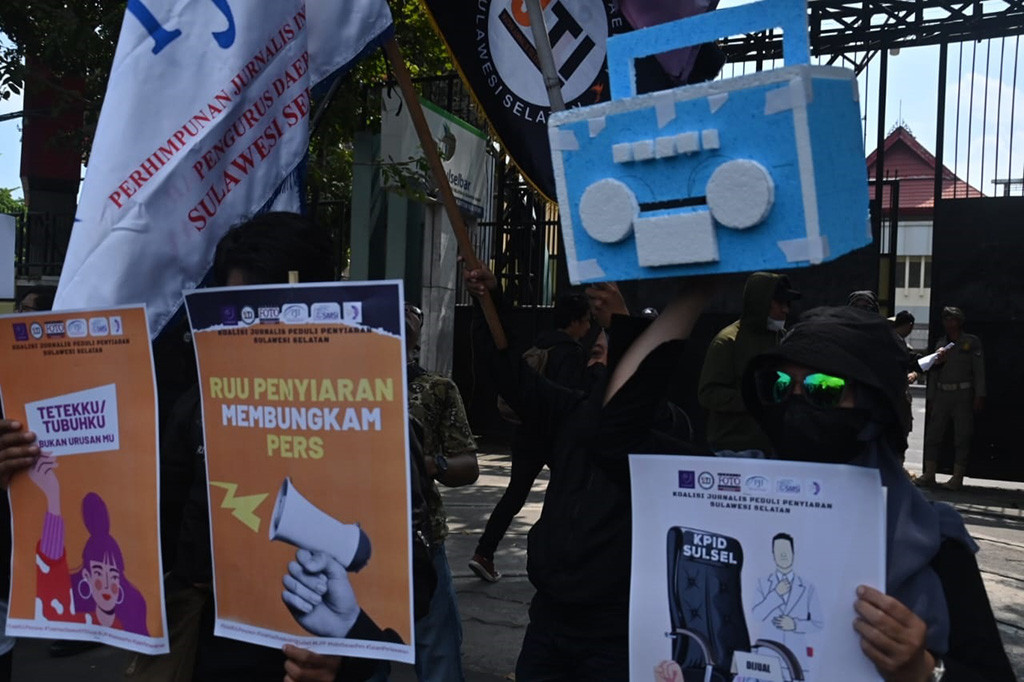 Idris menyayangkan draft revisi UU penyiaran versi rapat Baleg DPR RI pada Maret 2024 karena memuat banyak pasal bermasalah.