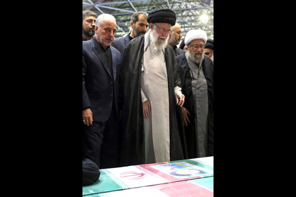 Sebelumnya, helikopter yang ditumpangi Presiden Raisi, Menteri Luar Negeri Hossein Amirabdollahian, Imam Sholat Jumat Tabriz Mohammad Ali Ale-Hashem, dan Gubernur provinsi Azerbaijan Timur Malek Rahmati jatuh di daerah pegunungan di wilayah Varzaghan, yang menyebabkan mereka tewas.