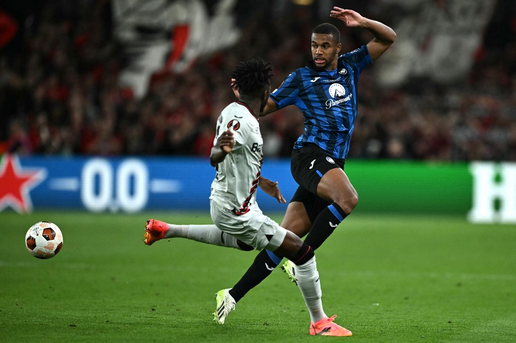 Pada babak kedua, kedua tim tidak menurunkan intensitas permainan. Leverkusen melancarkan serangkaian serangan untuk mengejar ketertinggalan.