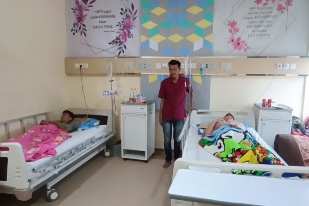 Jumlah pasien demam berdarah atau DBD kini mewabah di Kabupaten Polewali Mandar, Sulawes barat. Data dari Humas Rumah sakit umum Hajja Andi depu Polewali Mandar, jumlah pasien yang sempat dirawat di rumah sakit ini terhitung sejak januari hingga bulan Mei sebanyak 101 orang.