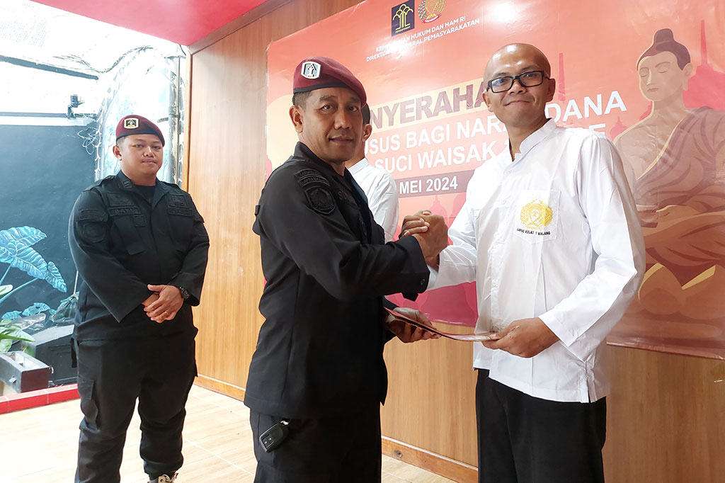 Besaran remisi yang diberikan bervariasi, paling rendah 15 hari dan paling besar sebesar dua bulan. Besaran remisi tergantung pada masa pidana yang telah dijalani, sehingga apabila semakin lama akan semakin besar remisinya. Selain itu syarat yang harus dipenuhi narapidana untuk mendapatkan remisi adalah berkelakuan baik dalam kurun waktu remisi berjalan.