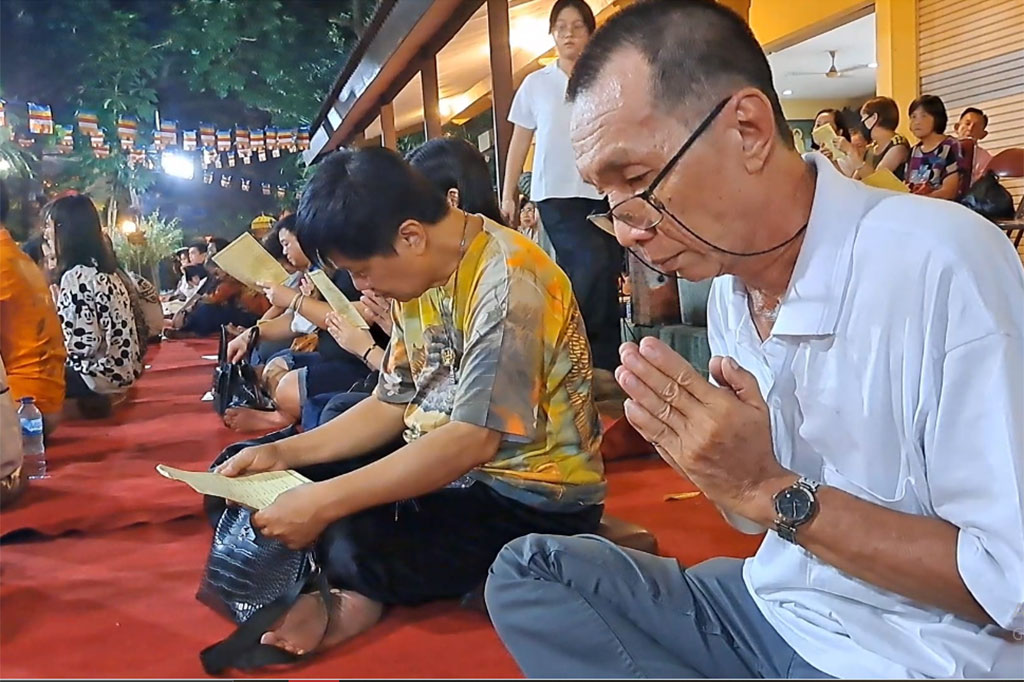 Peringatan Tri Suci Waisak 2024 atau 2568 Buddhis Era yang jatuh pada Kamis pukul 20 lebih 52 menit 42 detik ini mengambil tema 'Keharmonisan Merupakan Pedoman Hidup Berdampingan dalam Berbangsa'.