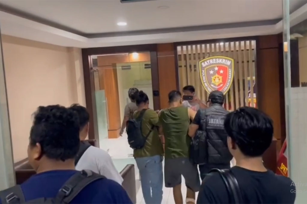 Sebelumnya, Ustaz Saidi meninggal dengan luka tusuk di bagian belakang pinggangnya oleh orang tak dikenal saat tengah mengambil air wudhu untuk Salat Subuh berjamaah.