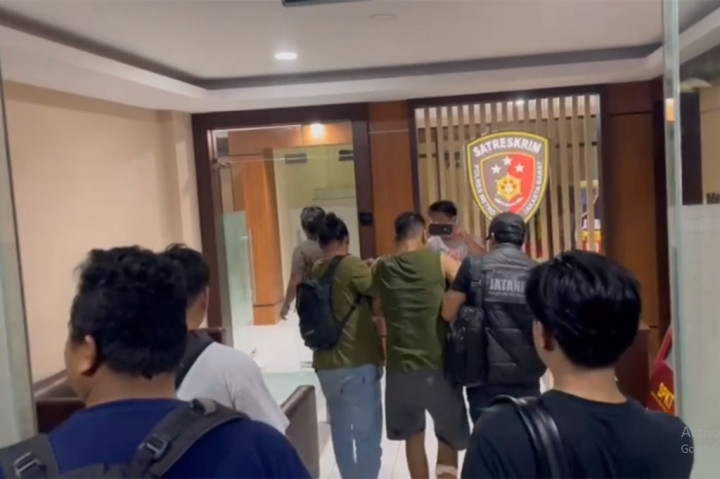 Sebelumnya, Ustaz Saidi meninggal dengan luka tusuk di bagian belakang pinggangnya oleh orang tak dikenal saat tengah mengambil air wudhu untuk Salat Subuh berjamaah.