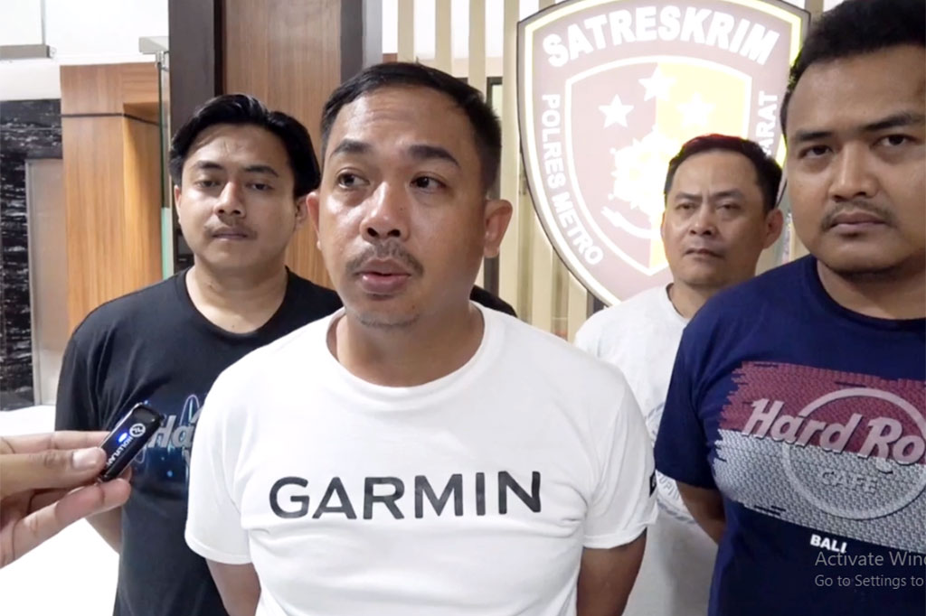 Kasatreskrim Polres Metro Jakarta Barat, AKBP Andri Kurniawan mengatakan hingga saat ini terduga pelaku masih dalam penyelidikan untuk mengetahui motif dan kronologi kejadian.