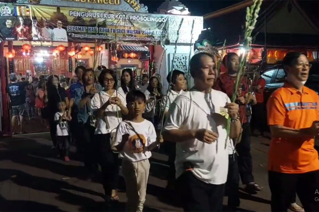 Perayaan Waisak 2568 Buddhis Era (BE) ini secara keseluruhan memiliki arti memperingati tiga peristiwa penting sang Buddha, yaitu kelahiran pencerahan, hingga wafat. Sehingga bertepatan dengan perayaan Waisak umat Buddha membersihkan diri dari iri dengki, benci, malas, dan hal-hal yang buruk lainnya.