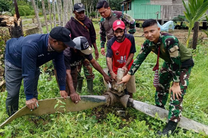 Temuan bangkai pesawat itu awalnya diungkap warga kampung Amyu, Distrik Arso Timur kepada prajurit, sehingga pada Rabu, 22 Mei 2024, bersama warga setempat ke hutan Intipapo untuk melihat bangkainya.