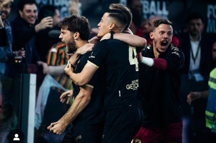 I Lagunari yang diperkuat pemain timnas Indonesia Jay Idzes berpeluang promosi ke Serie A 2024/25. Bang Jayadi, sapaan Jay Idzes tampil penuh pada laga yang digelar di kandang sendiri tersebut.