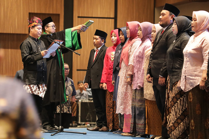 Badan Pengawas Pemilu (Bawaslu) Sidoarjo melantik 54 panitia pengawas pemilu kecamatan (panwascam).