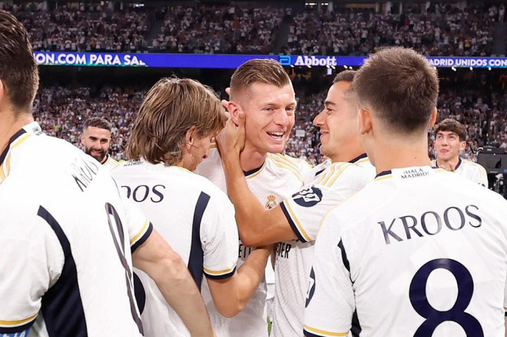 Real Madrid mengakhiri LaLiga 2023/24 dengan hasil imbang 0-0 saat menjamu Real Betis di Santiago Bernabeu pada Minggu, 26 Mei 2024 dini hari WIB. Pelatih Madrid, Carlo Ancelotti memainkan Toni Kroos dan menjadikannya kapten dalam pertandingan terakhirnya di LaLiga.