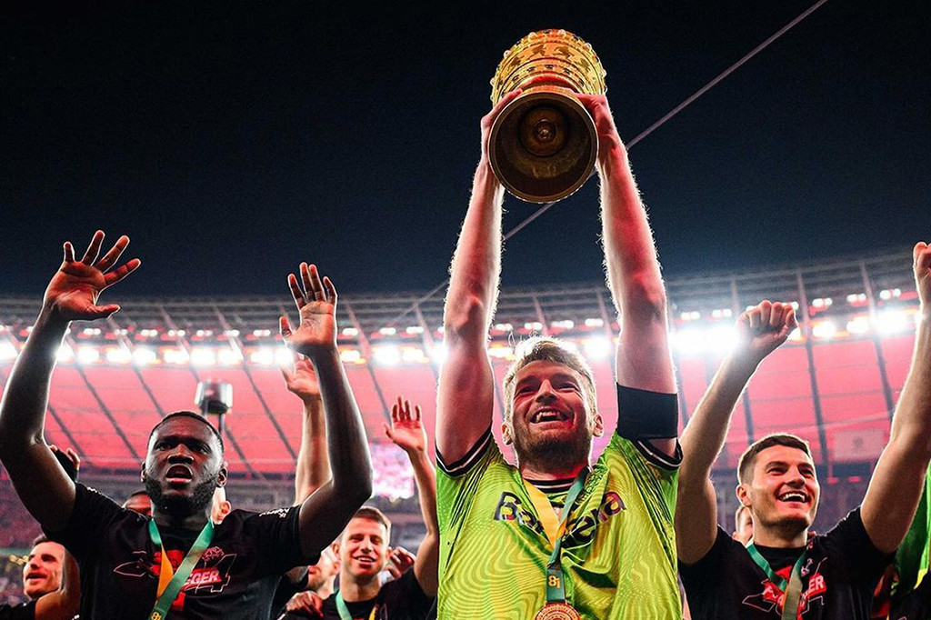 Selepas jeda, Xabi memasukkan Jonas Hofmann dan Patrick Schick untuk menggantikan Amine Adli dan Josip Stanisic. Meski bermain dengan 10 pemain, Leverkusen tidak melepaskan dominasi mereka atas Kaiserslautern.