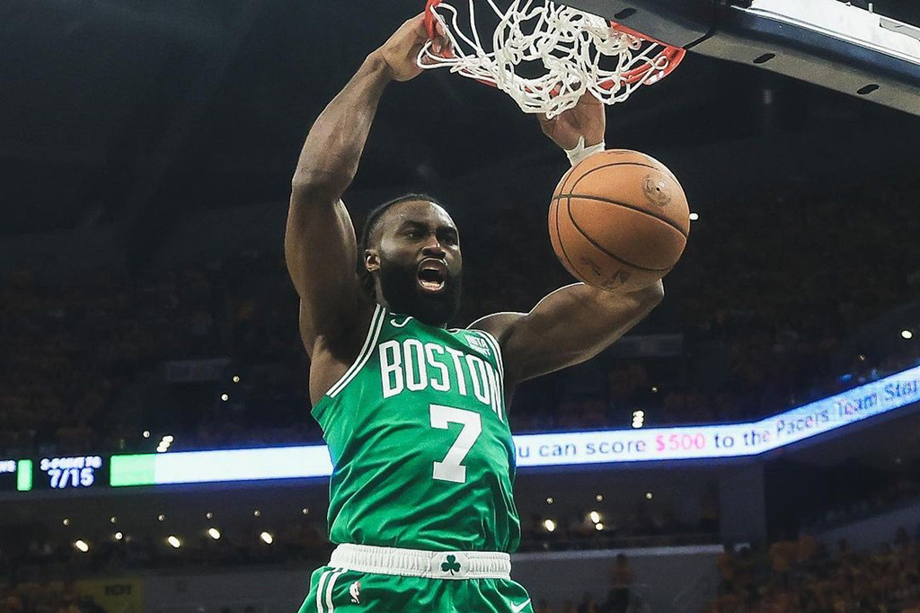 Andrew Nembhard memimpin Pacers dengan 32 poin, skor tertinggi dalam kariernya. T.J. McConnell menyelesaikan laga dengan 23 poin, 9 rebound, dan 6 assist, sementara Myles Turner dan Pascal Siakam masing-masing menyumbang 22 poin.