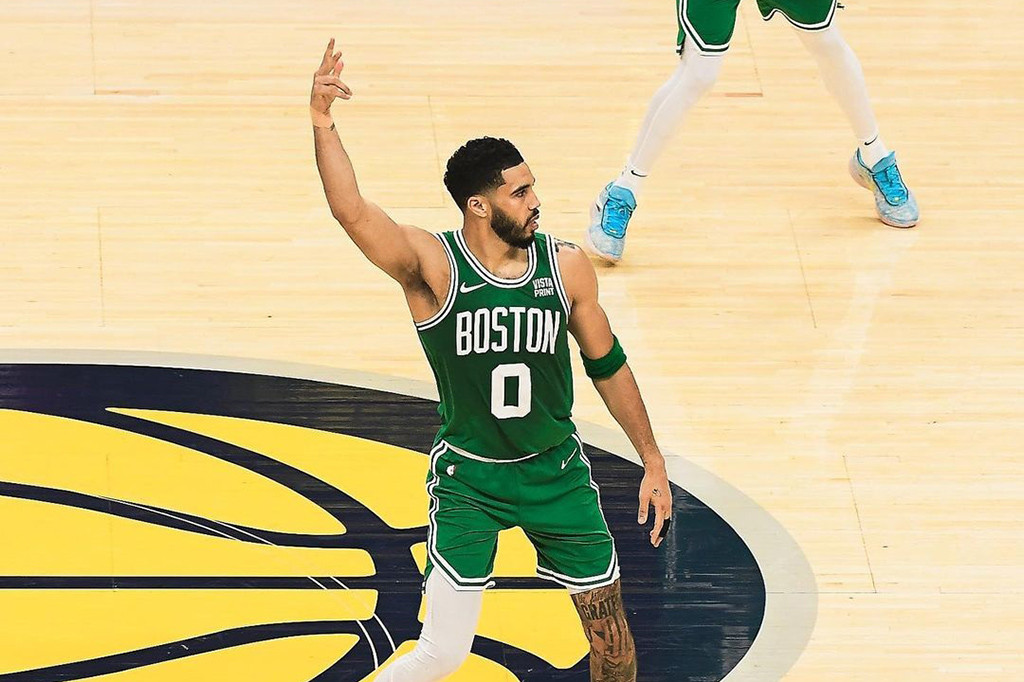 Boston Celtics berhasil bangkit dari tekanan Indiana Pacers yang unggul sampai 18 poin dan membalikkan keadaan untuk mencuri kemenangan 114-111 dalam laga ketiga babak final NBA Wilayah Timur
di Gainbridge Fieldhouse Indianapolis Indiana, Minggu, 26 Mei 2024.