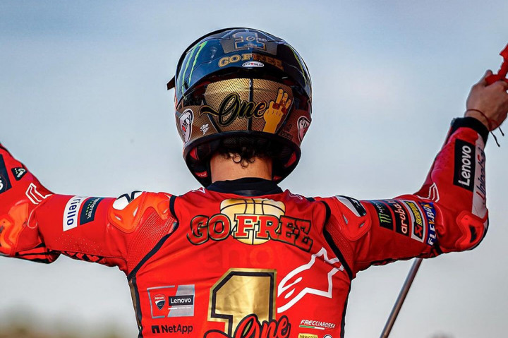 Bagnaia pada balapan utama dengan 24 lap ini, membalaskan kesalahannya sendiri yang keluar dari Sprint, Sabtu, 25 Mei 2024, dengan tangan kosong setelah terjatuh pada lap terakhir tikungan lima ketika ia memimpin balapan.
