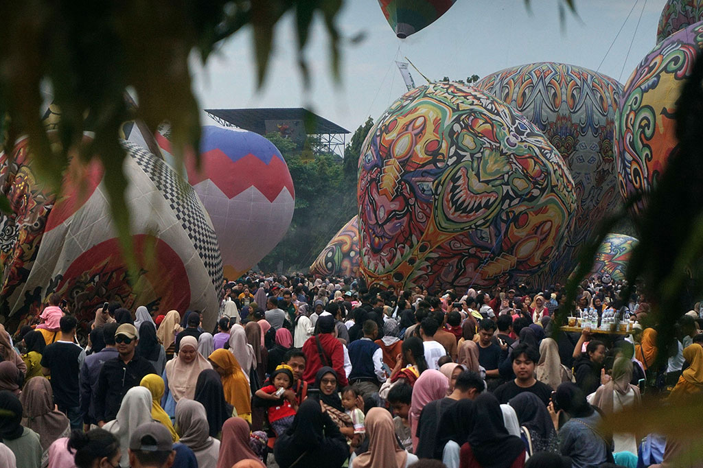 Dalam rangka merayakan Milad Universitas Muhammadiyah Purwokerto (UMP), Banyumas, Jawa Tengah (Jateng) yang ke-59 digelar Festival Balon Udara UMP, di Lapangan Mas Mansoer, Kampus 1 UMP, Minggu, 26 Mei 2024. 