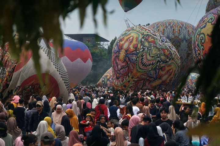 Dalam rangka merayakan Milad Universitas Muhammadiyah Purwokerto (UMP), Banyumas, Jawa Tengah (Jateng) yang ke-59 digelar Festival Balon Udara UMP, di Lapangan Mas Mansoer, Kampus 1 UMP, Minggu, 26 Mei 2024. 