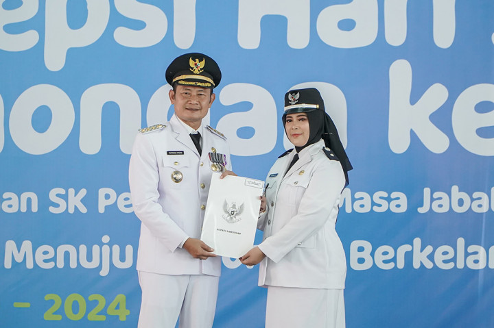 Penyerahan SK 453 kepala desa itu bersamaan dengan kegiatan resepsi Hari Jadi Lamongan (HJL) ke 455 tahun di Alun-alun Kabupaten Lamongan, Minggu, 26 Mei 2024.