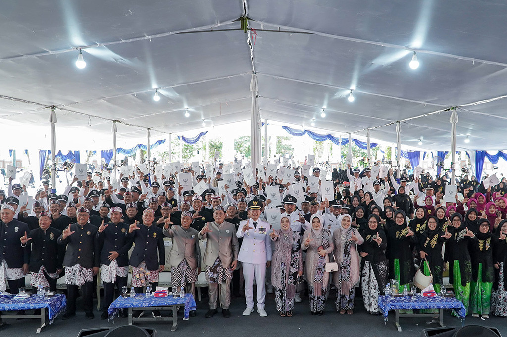 Pada kesempatan itu Bupati mengajak kepala desa untuk terus menerapkan kolaborasi dalam melakukan pembangunan desa menuju status desa mandiri.