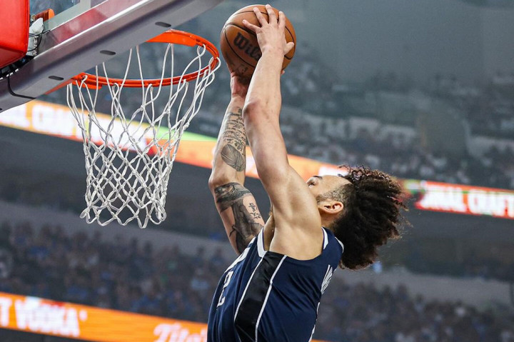 Mavericks kembali tampil luar biasa di kedua sisi lapangan dalam menyerang dan bertahan, mereka tinggal meraih satu kemenangan lagi untuk mengamankan tiket Final NBA dalam 13 tahun.