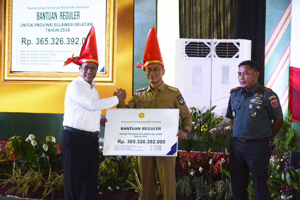 Mereka yang terdampak tersebut, sebagian besar mata pencahariannya di sektor pertanian. Sehingga, Senin, 27 Mei 2024, Kementerian Pertanian Republik Indonesia, menyerahkan bantuan paket pertanian pascabanjir dan program reguler untuk tujuh kabupaten tersebut senilai Rp410 miliar.
