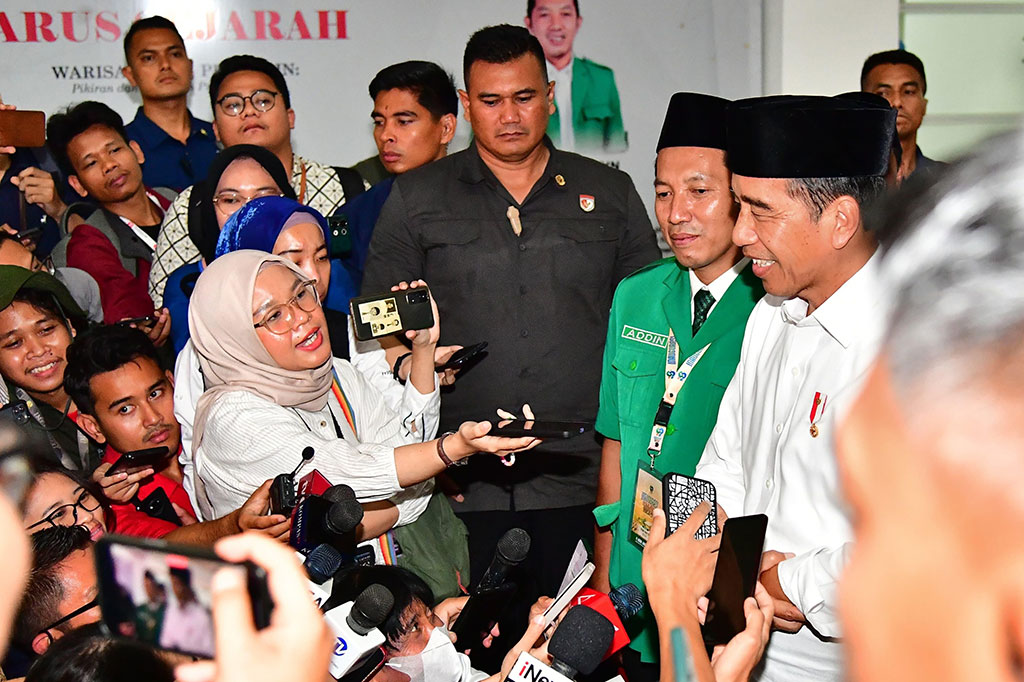 Presiden Joko Widodo menyampaikan pembatalan kenaikan uang kuliah tunggal (UKT) di perguruan tinggi negeri (PTN) yang semula direncanakan untuk tahun ini.