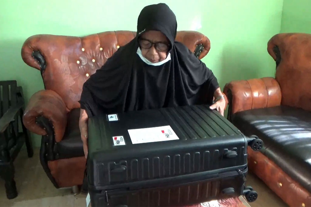 Jelang keberangkatannya, segala kebutuhannya telah dipersiapkan mulai dari melunasi biaya perjalanan haji, suntik vaksin meningitis, perlengkaan seperti koper, pakaian ihram, sepatu, tas dan kebutuhan lainnya. Hidayah tergabung dalam kloter 24 yang akan berangkat pada tanggal 28 Mei melalui Embarkasi Hasanuddin Makassar.