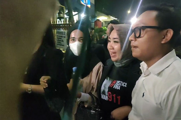 Didampingi tim kuasa hukum Hotman Paris, dalam keterangannya Linda mengaku tidak mengenal dekat dengan Vina, dan hanya mengenal Eki karena teman satu genk motor dengan pacarnya di 2016 silam.