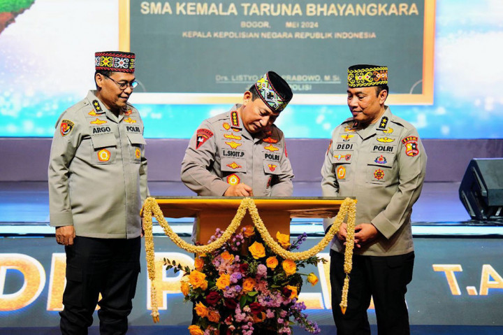 Kapolri Jenderal Listyo Sigit Prabowo meresmikan Komite Olahraga Polri (KOP), Senin, 27 Mei 2024. KOP adalah wadah bagi para polisi yang memiliki bakat dan prestasi di bidang olahraga. 
