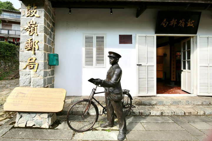 Saat ini, Guling telah menjadi pembawa penting dalam pertukaran budaya Tiongkok-asing, yang tidak hanya memiliki pemandangan alam yang memukau, tetapi juga memiliki warisan sejarah dan budaya yang mendalam. Hal inilah yang menarik banyak wisatawan berbondong-bondong untuk datang ke wisata Guling.