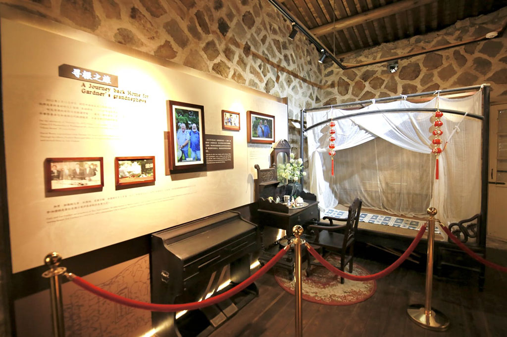 Saat berjalan-jalan menyusuri vila-vila yang dinaungi pepohonan hijau, rombongan media merasa seperti sedang melakukan perjalanan melintasi waktu untuk merasakan kekuatan sejarah dan warisan budaya.