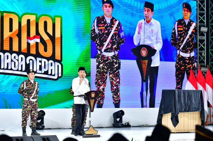 Presiden Joko Widodo menghadiri acara Inaugurasi Menuju Ansor Masa Depan yang diselenggarakan di Istora Senayan, Jakarta, pada Senin, 27 Mei 2024. Dalam sambutannya, Kepala Negara mendorong para anggota Gerakan Pemuda (GP) Ansor menjaga semangat persatuan dan pantang menyerah.