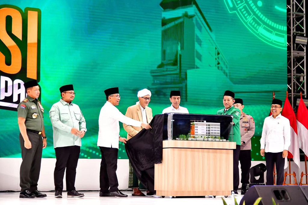 “Tadi saya mendengar Mars GP Ansor betul-betul saya merinding. Ansor maju satu barisan, seribu rintangan patah semuanya. Semangat ini yang terus harus dipegang oleh GP Ansor. Semangat persatuan dan semangat pantang menyerah dalam menjaga simpul kebangsaan dan dalam menjaga hubbul wathon minal iman,” ujar Presiden disambut tepuk tangan meriah ribuan anggota GP Ansor yang hadir.