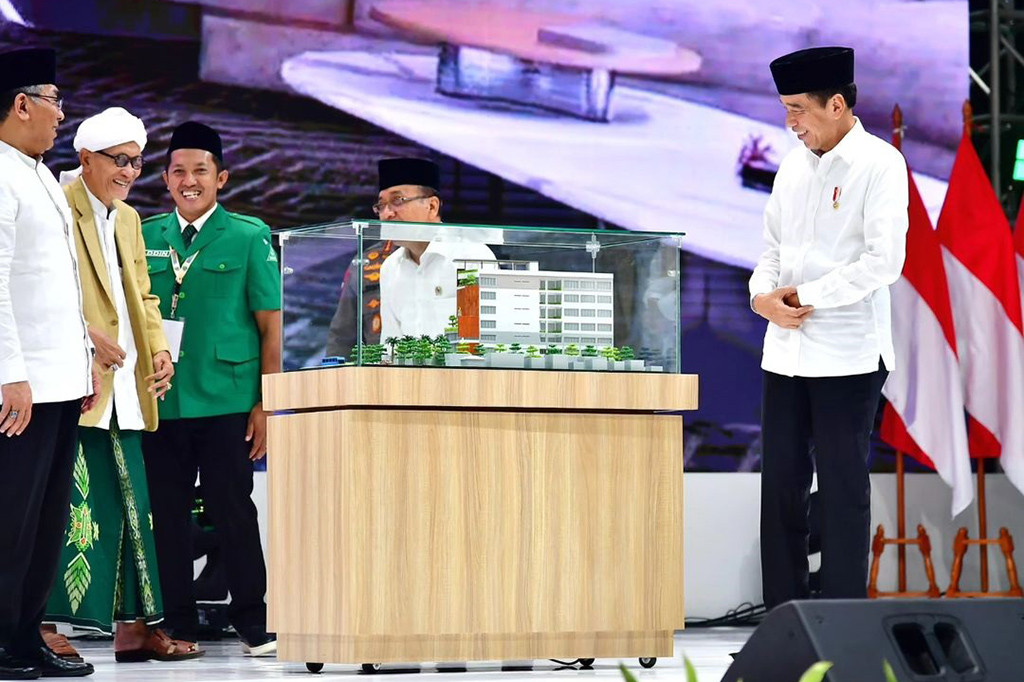 Presiden juga menyoroti berbagai tantangan global yang sedang dihadapi oleh Indonesia dan negara-negara di dunia, mulai dari kurs mata uang, harga minyak, hingga bunga pinjaman. Presiden pun menekankan pentingnya stabilitas politik untuk menjaga dan meningkatkan pembangunan ekonomi negara.