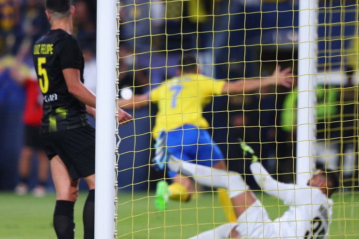 Catatan Ronaldo melampaui pemain Al-Ittihad Abderrasak Hamdallah yang pernah membuat 34 gol pada musim 2018/2019 saat bersama Al-Nassr.